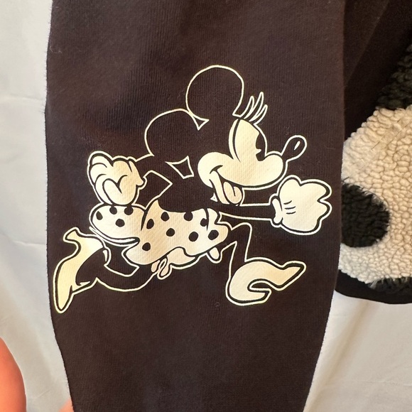 Loungefly Disney Large Minnie Mouse Rocks The Dots Classic Sherpa Unisex Hoodie - Picture 3 of 13